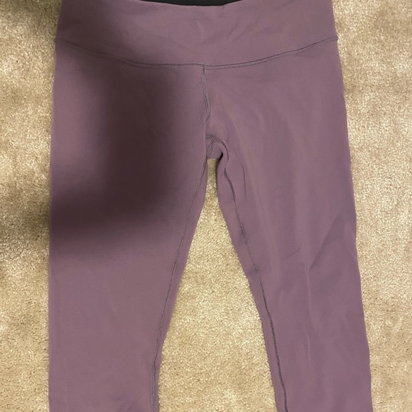 Purple lulu workout crops - Picture 1 of 3